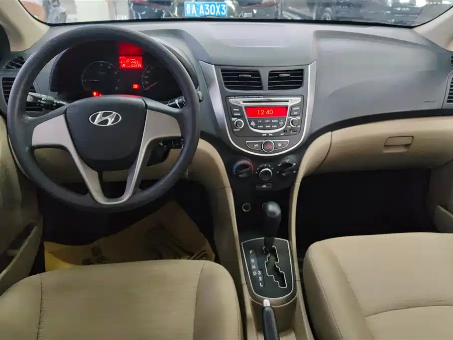Hyundai Verna 2016 1.4L Automatic Leading GLX фото 12