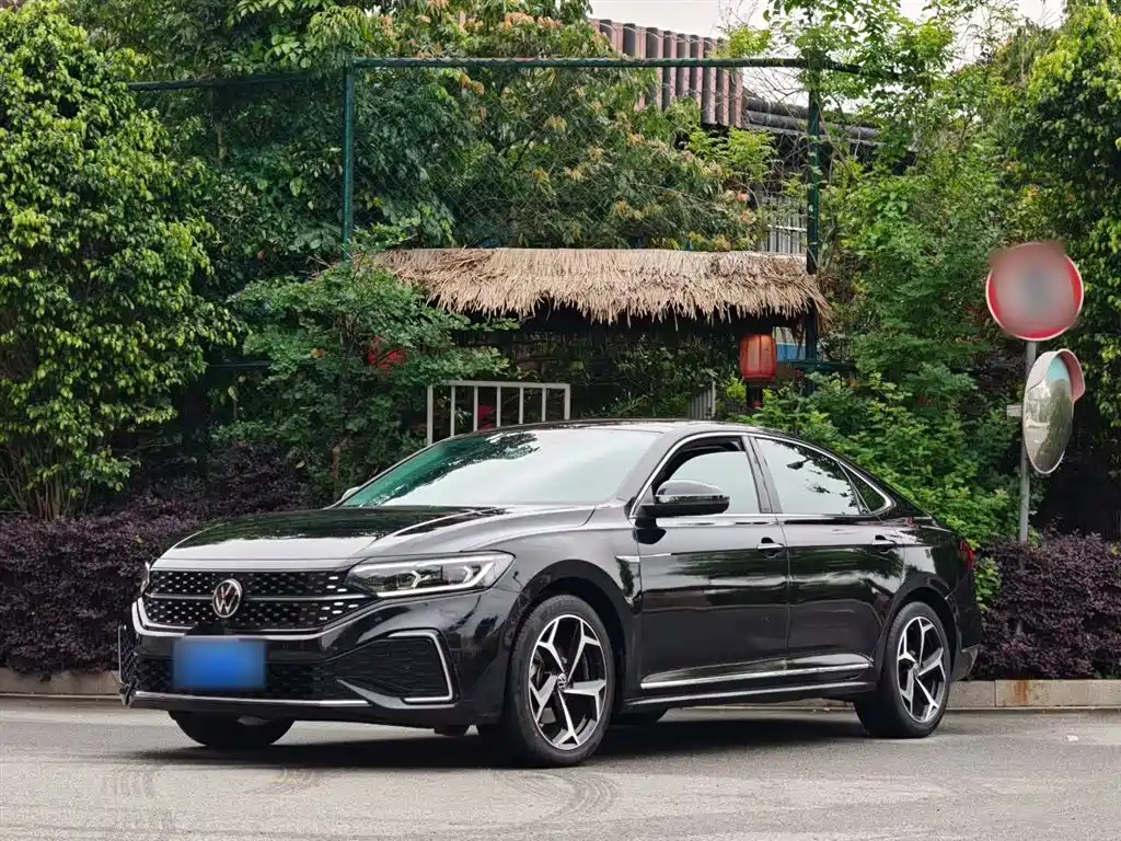 Volkswagen Passat 2023 Facelift 330TSI Starlight Luxury Edition