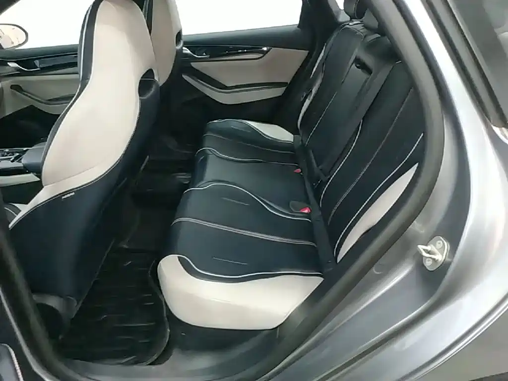 BYD Qin PLUS 2023 Champion Edition DM-i 120KM Excellence фото 17