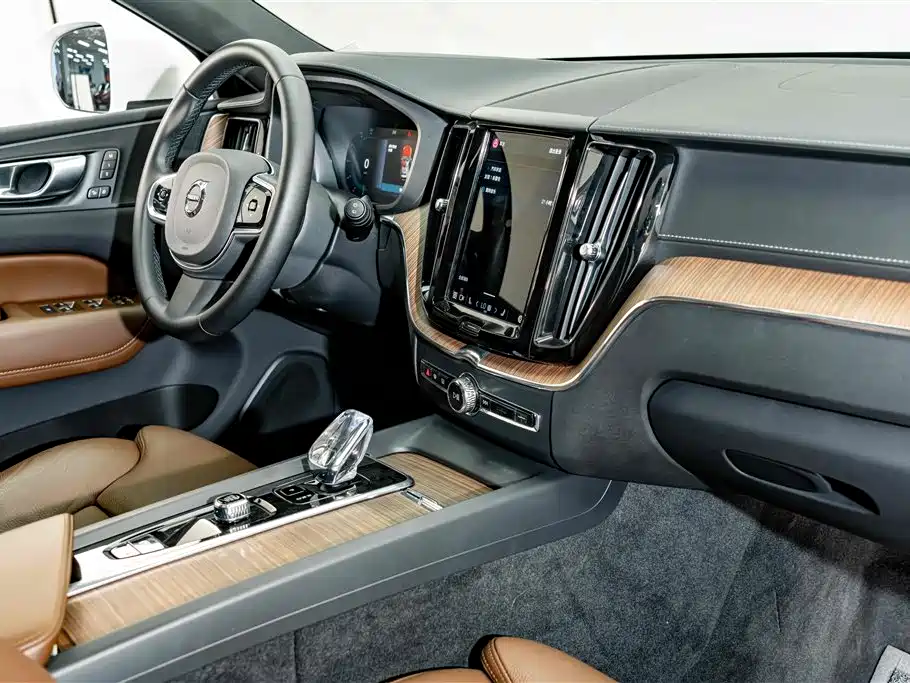 Volvo XC60 Plug-in Hybrid 2024 2023 T8 PHEV Long Range AWD Inscription Luxury Enjoyment Edition