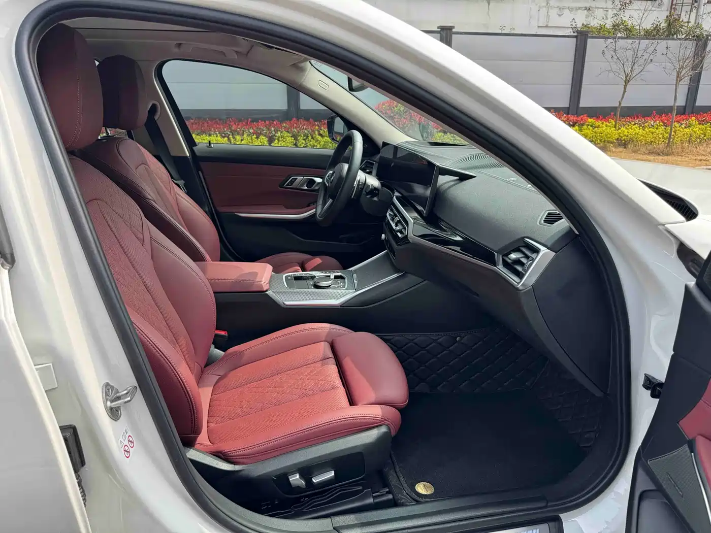 BMW 3 Series 2023 325Li M Sport Black Night Package фото 9