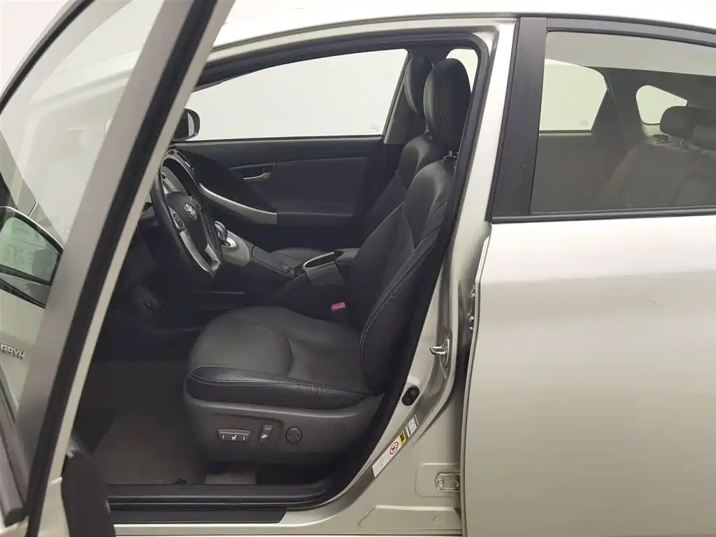 Toyota Prius 2012 1.8L Luxury Advanced Edition фото 10