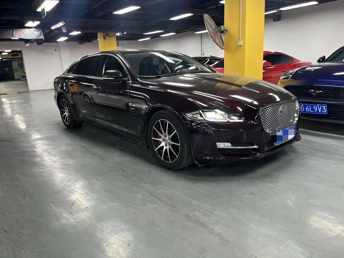 JAGUAR XJ