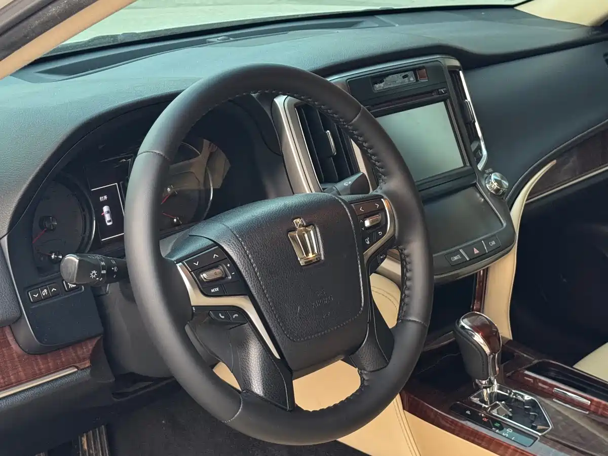 Toyota Crown 2015 2.5L Smart Edition фото 6
