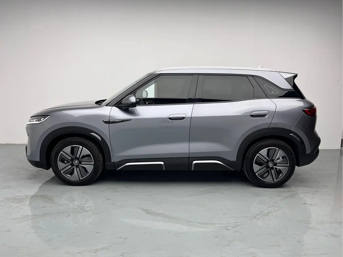 BYD Yuan UP 2024 401KM Surpass Edition фото 11