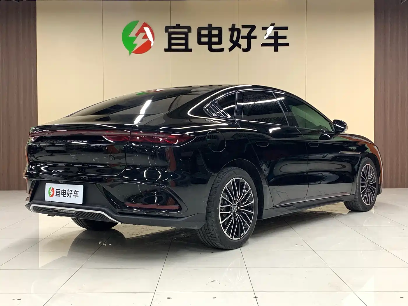 BYD Han 2024 DM-i Glory Edition 121KM Honor фото 5