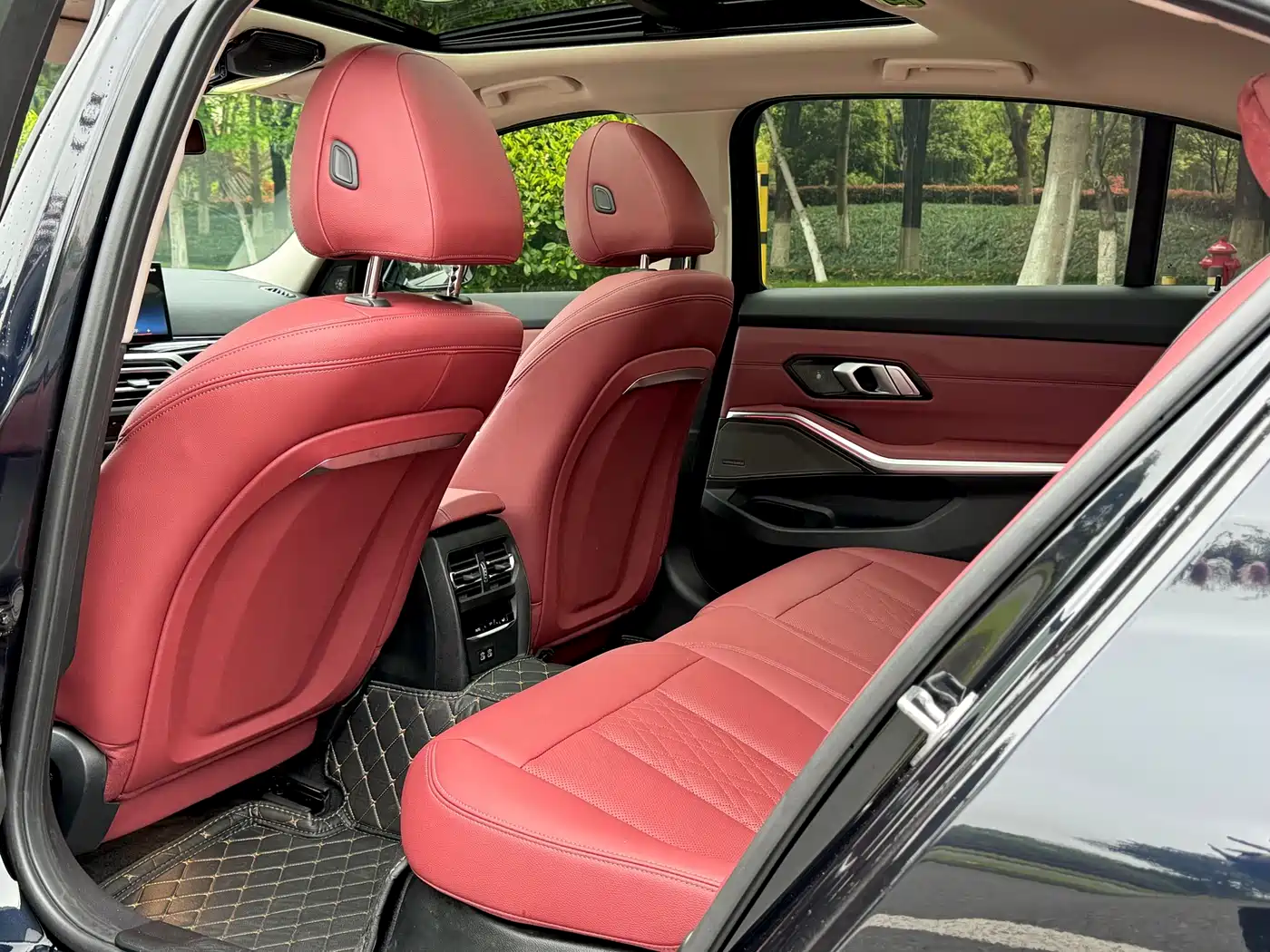 BMW 3 Series 2024 325Li M Sport Shadowline Package фото 6