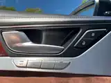 Photo 10 - Audi A8