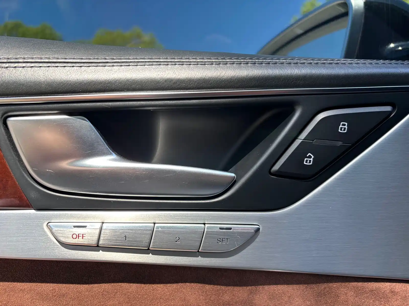 Photo 10 - Audi A8