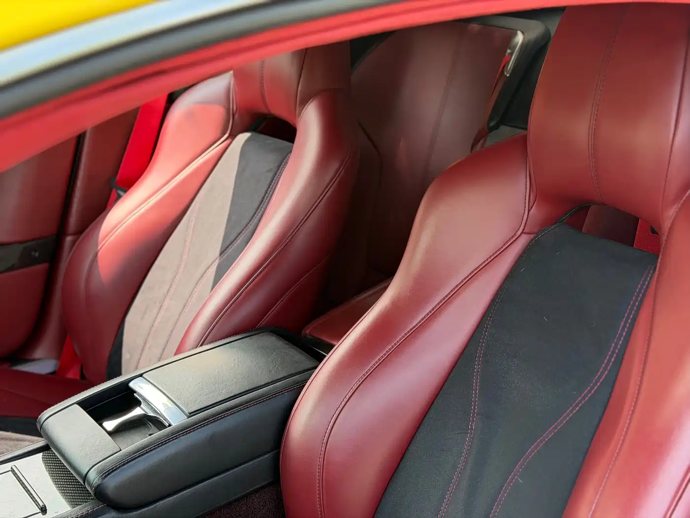 Aston Martin DB9 2007 6.0L Touchtronic Coupe фото 10