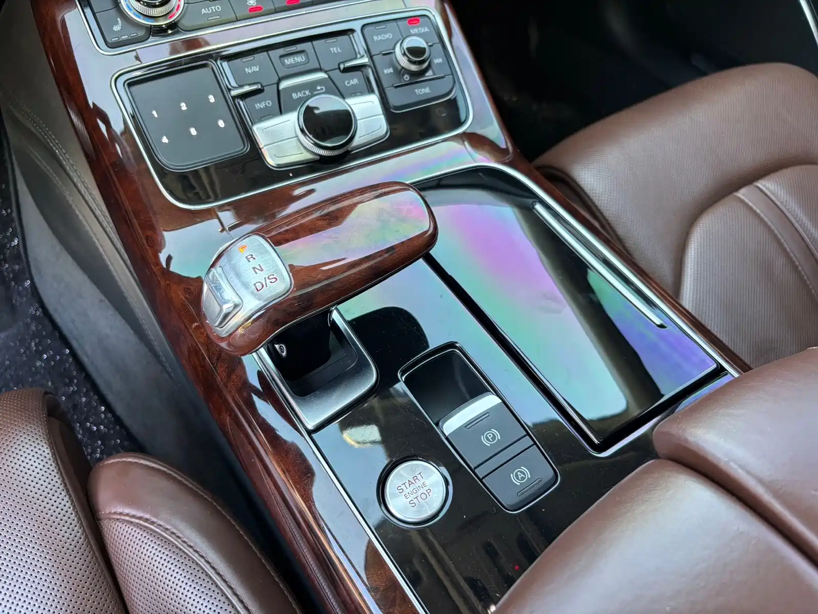Photo 16 - Audi A8