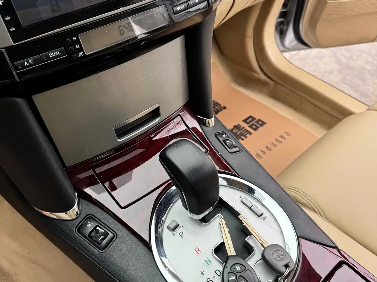 Toyota Reiz 2008 2.5S Special Commemorative Edition фото 22