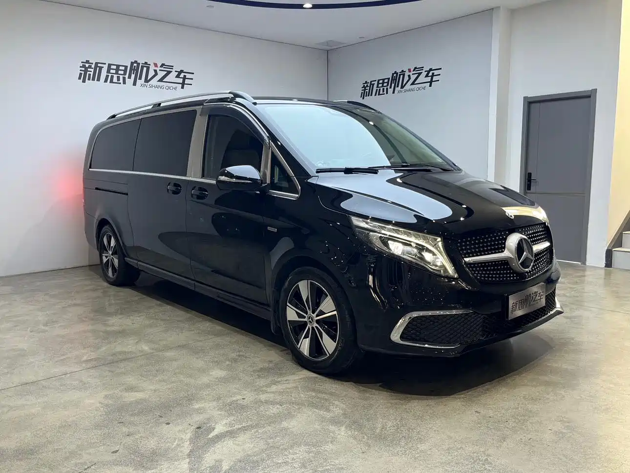 Mercedes-Benz V-Class 2021 V 260 L Long Wheelbase Premium Edition фото 6
