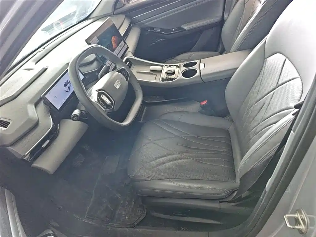 Geely Galaxy Galaxy L6 2025 EM-i 140km Starship Edition фото 15