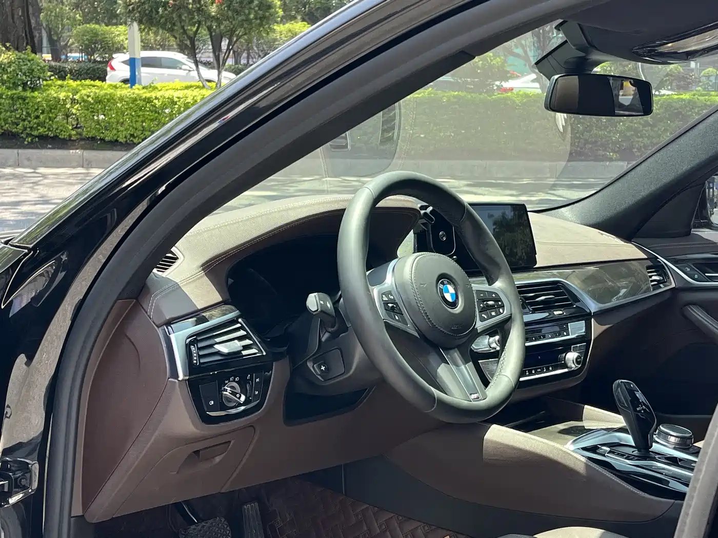 BMW 5 Series 2020 525Li M Sport Package фото 10