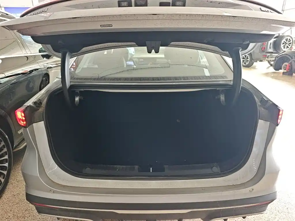 Geely Galaxy Galaxy L6 2025 EM-i 140km Starship Edition фото 19