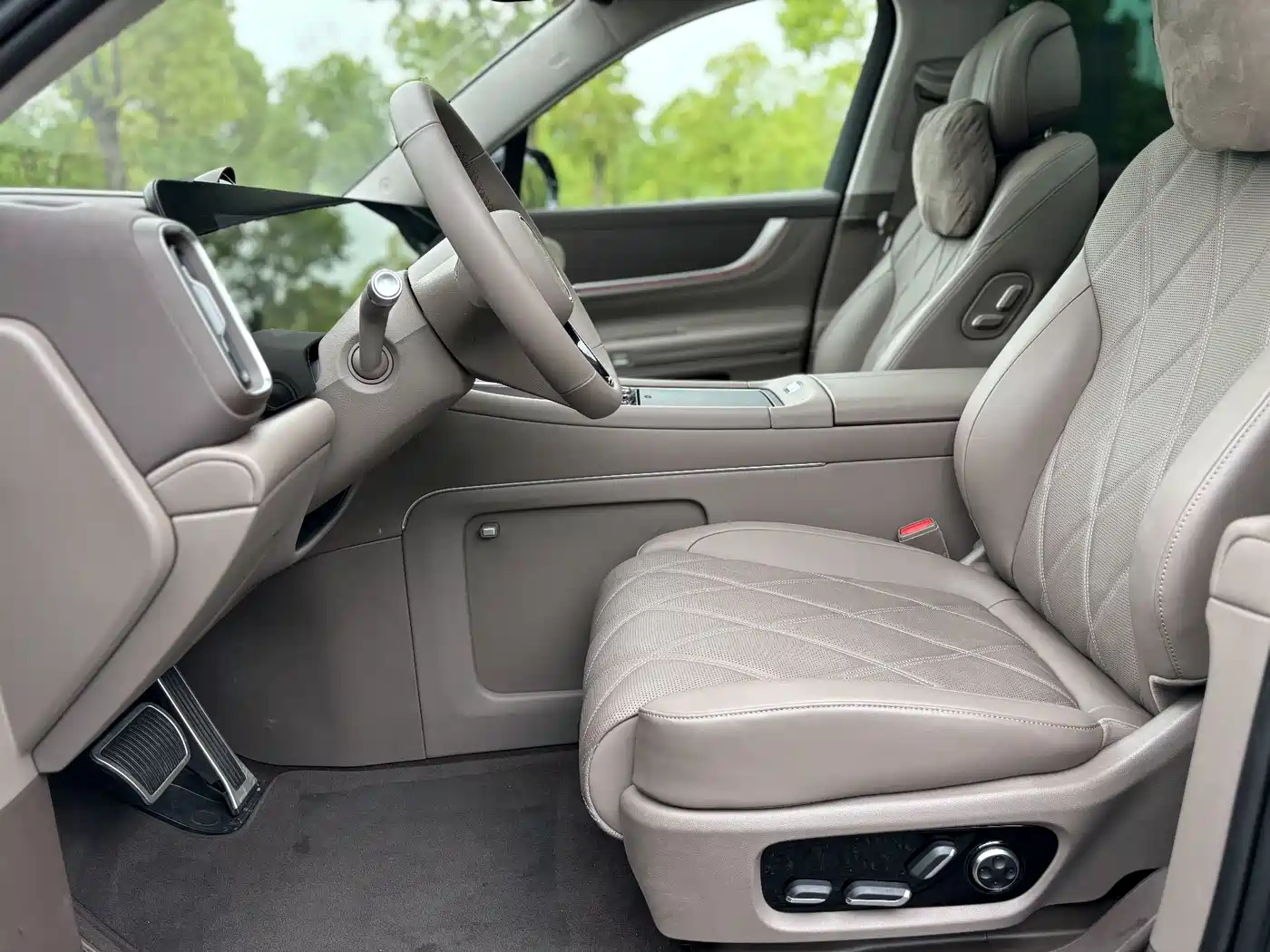AITO Wenjie AITO M9 2025 Extended Range Ultra 52kWh 6-Seater фото 5