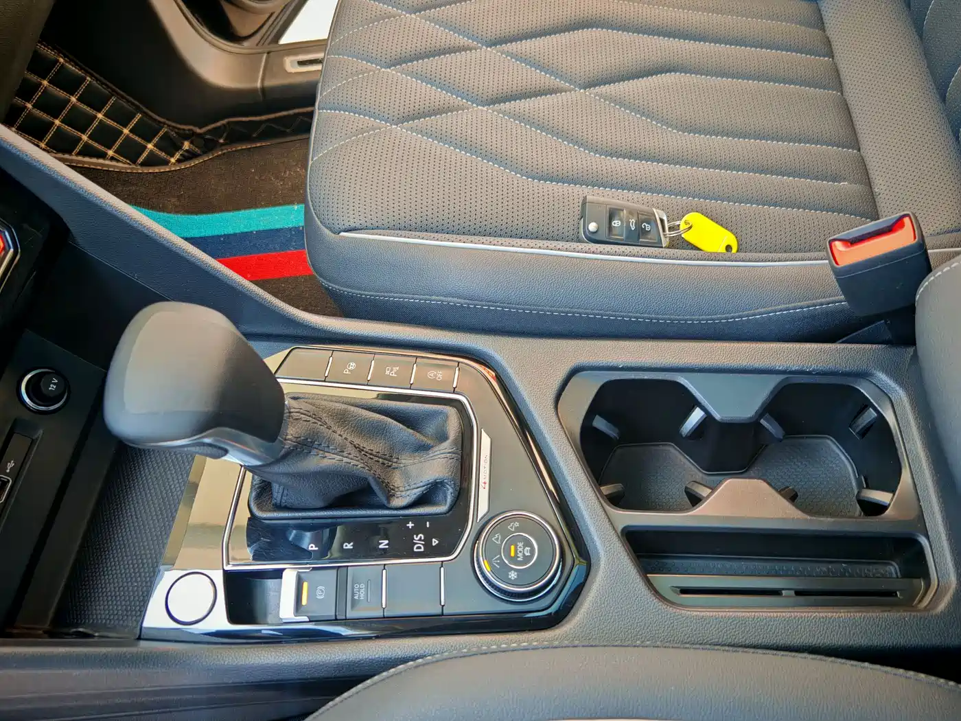 Volkswagen Tiguan L 2022 380TSI Automatic 4WD R-Line Cross Edition 7-Seater фото 15