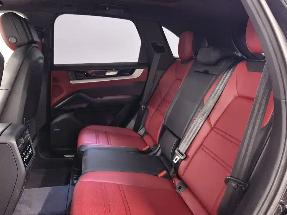 Photo 8 - Porsche Cayenne