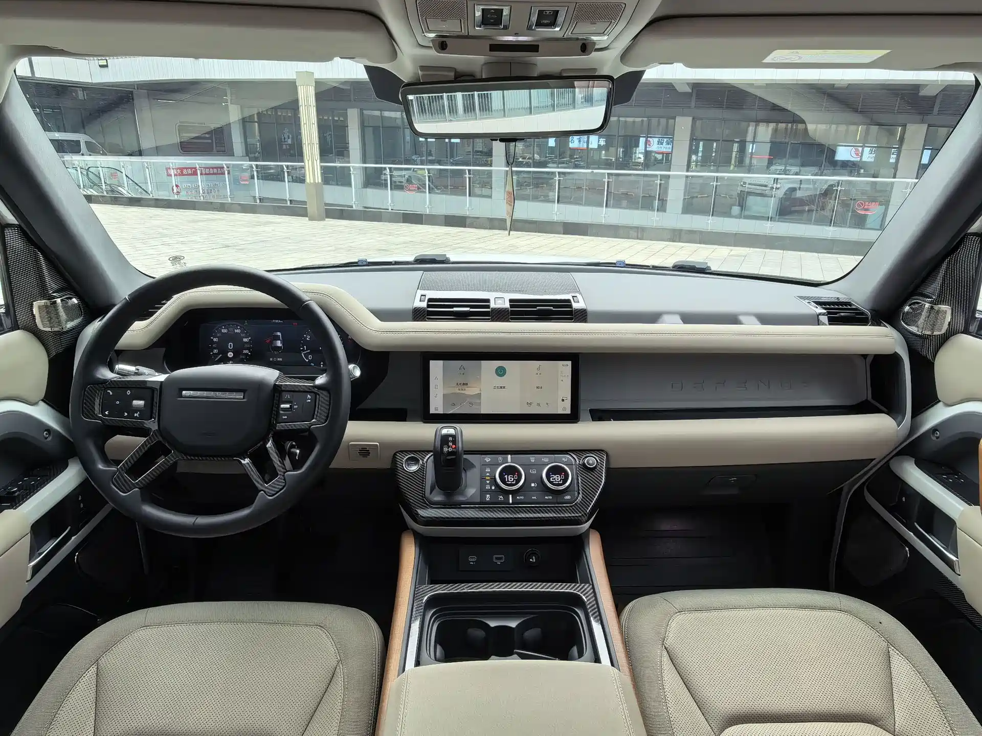 Photo 8 - Land Rover Defender