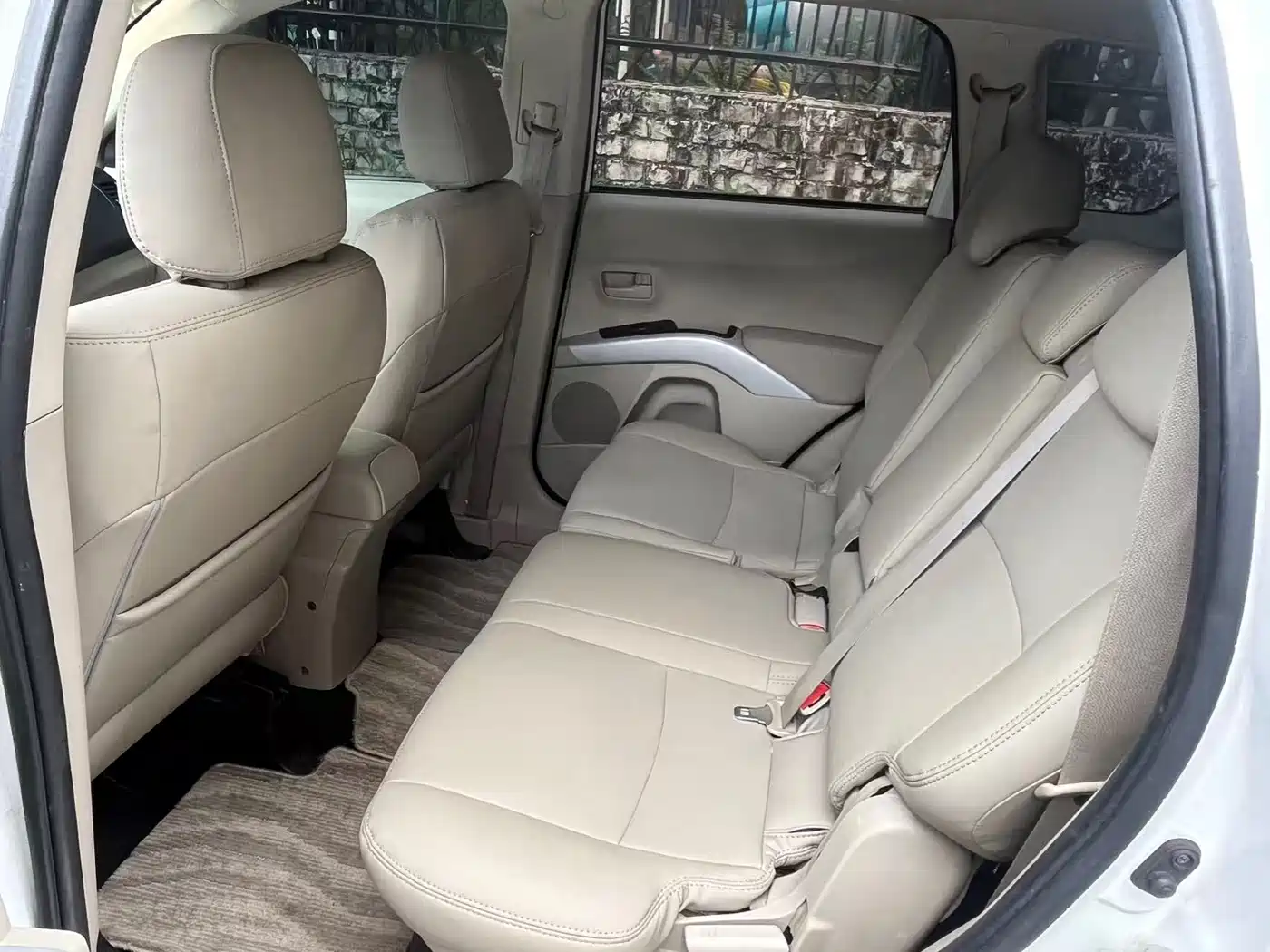 Mitsubishi Outlander (Import) 2006 Model 3.0 Standard фото 5