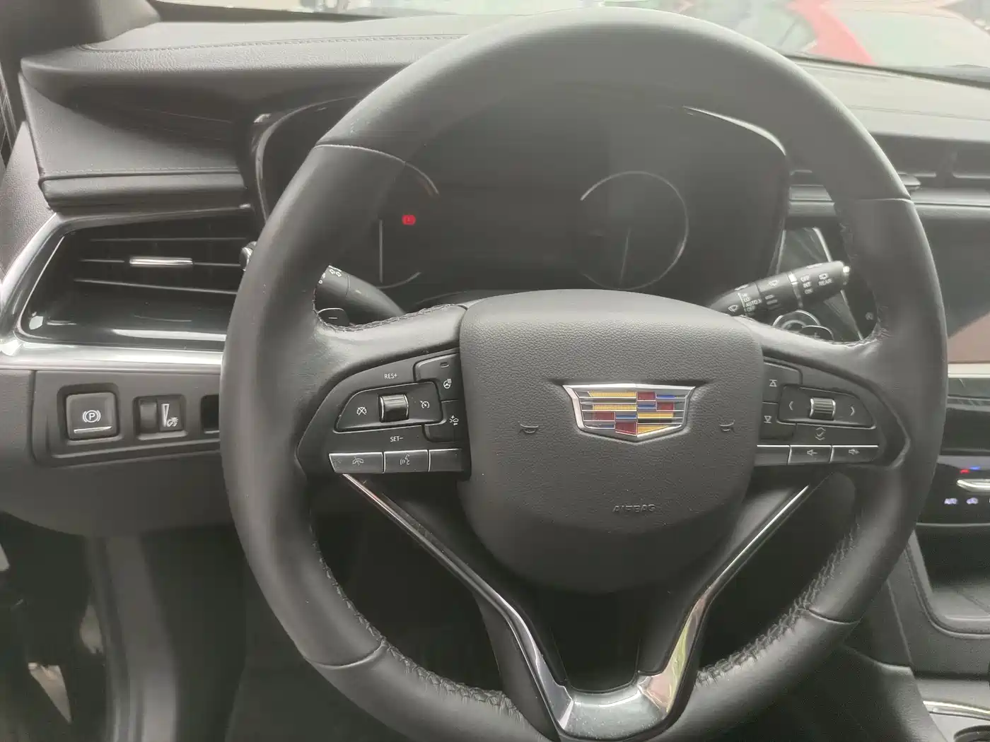CADILLAC XT6