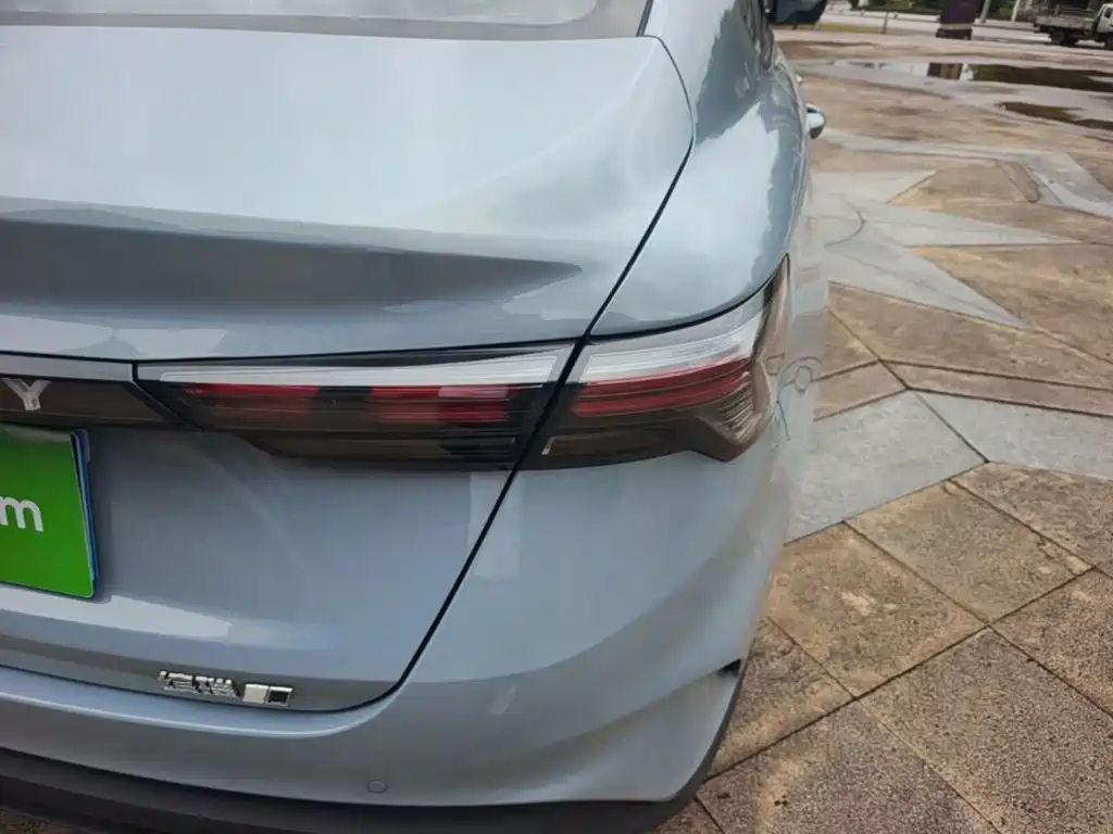 Фото 8 - Geely Binrui