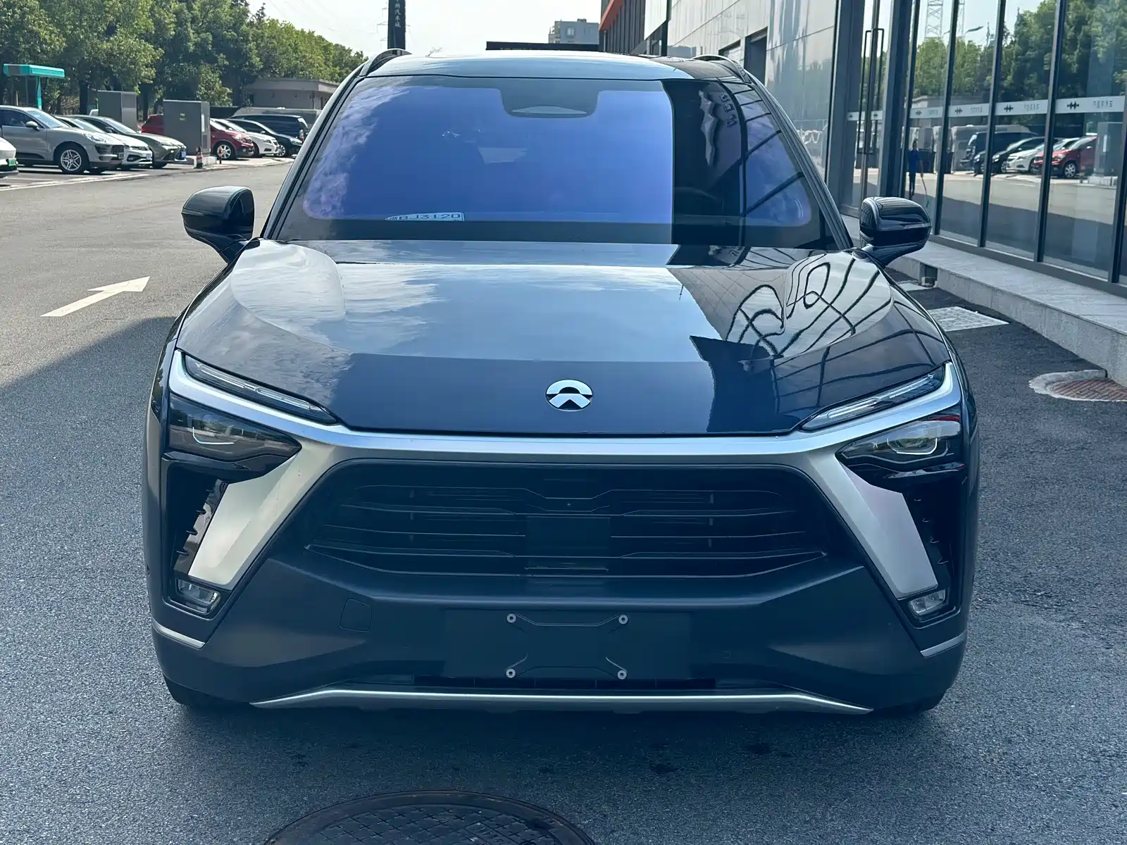 Фото 2 - NIO ES8