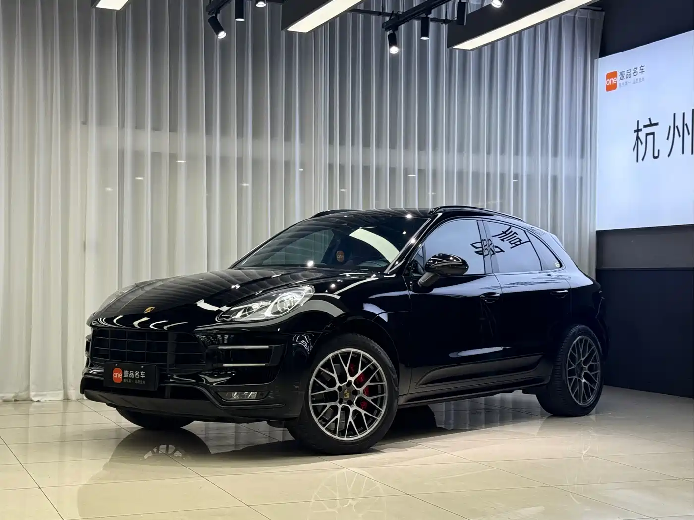 Porsche Macan 2016 Macan Turbo 3.6T фото 19