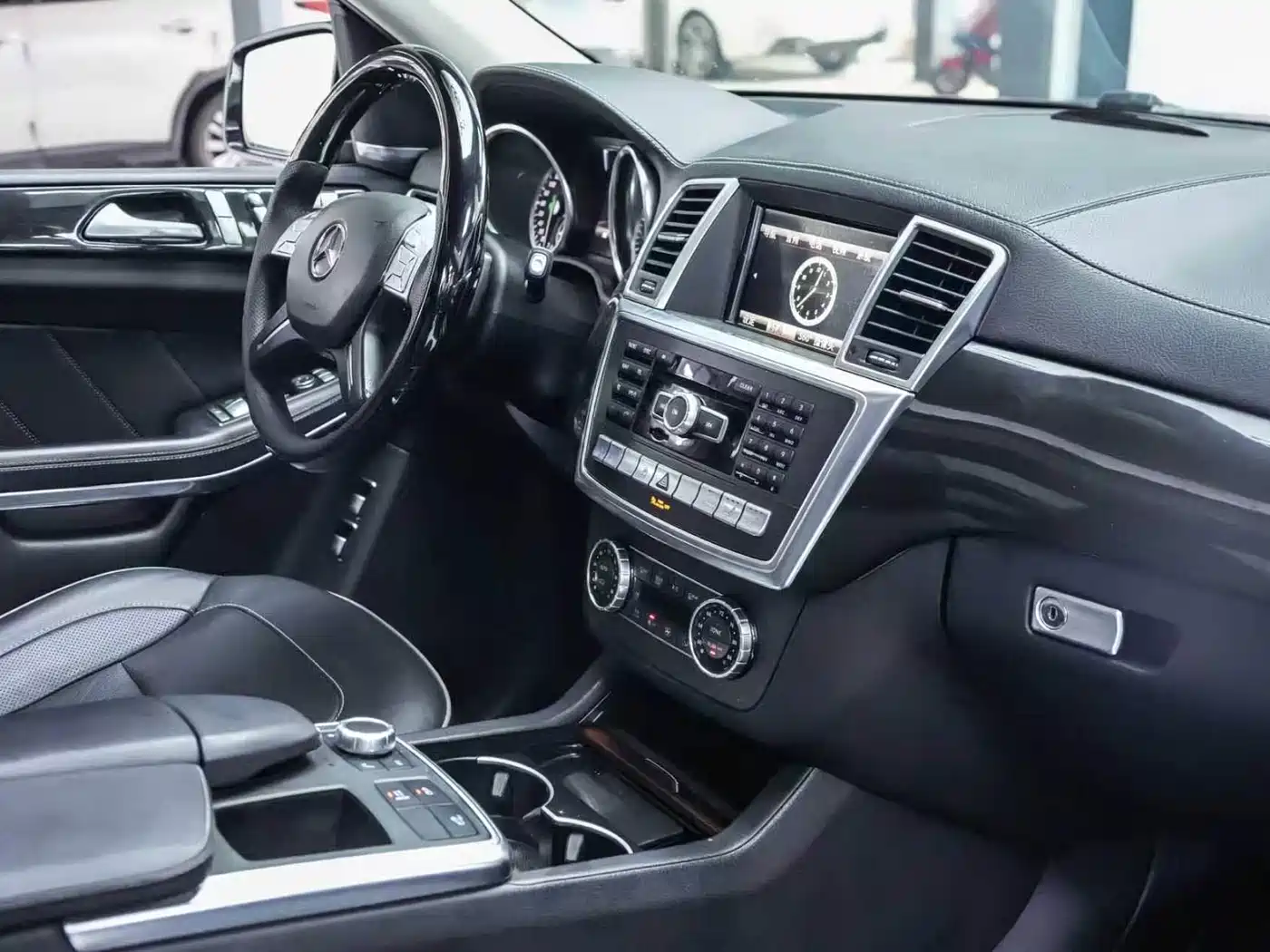 Mercedes-Benz GL-Class фото 8