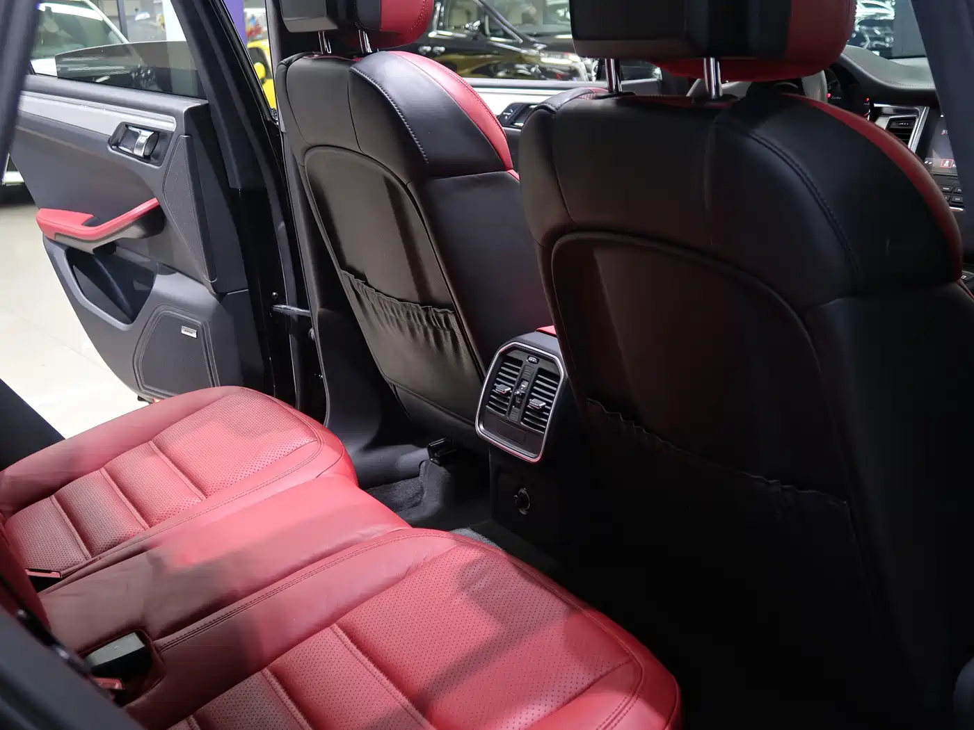 Porsche Macan 2016 Macan Turbo 3.6T фото 14