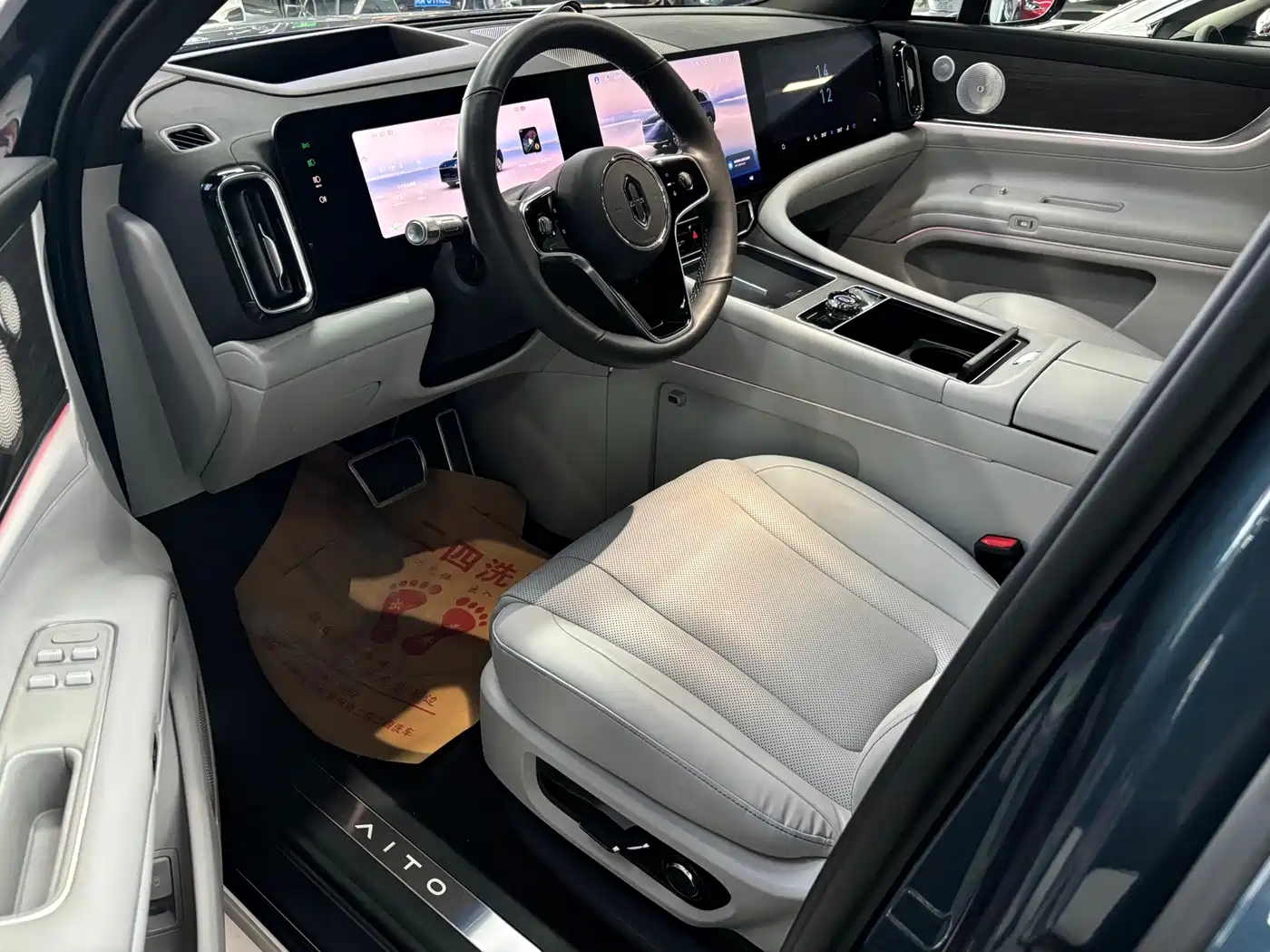 AITO Wenjie AITO M9 2024 Extended Range Ultra 42kWh 6-Seater фото 18