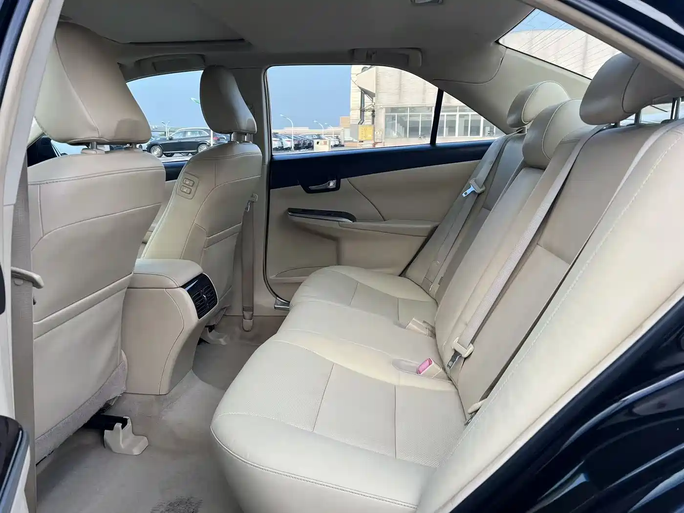 Toyota Camry 2015 2.0G Leading Edition фото 12