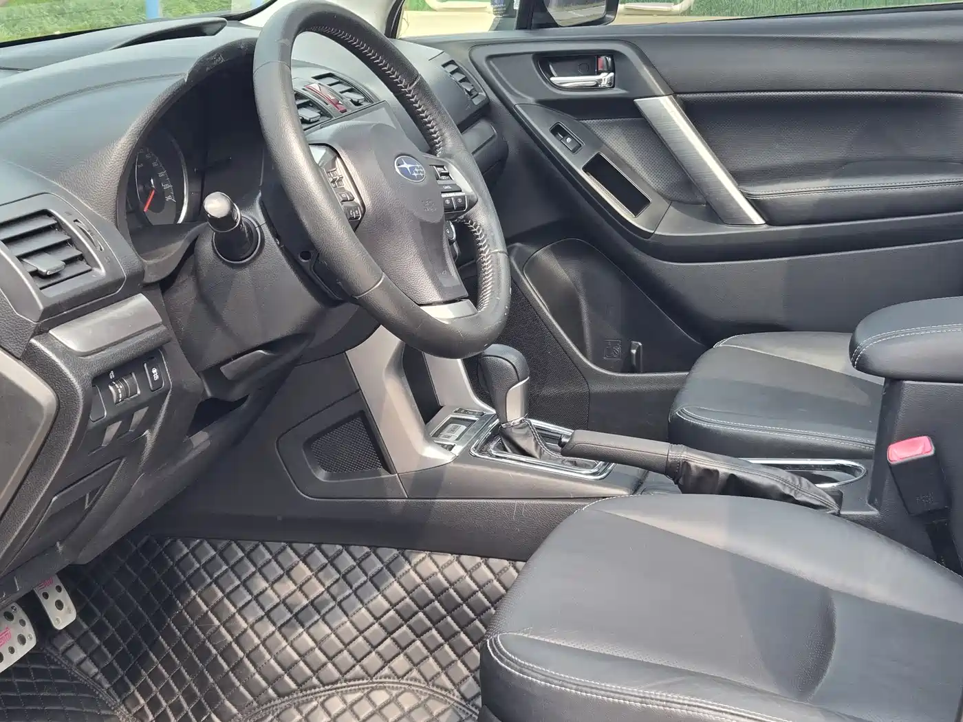 Subaru Forester 2013 2.5i Automatic Luxury Edition фото 13
