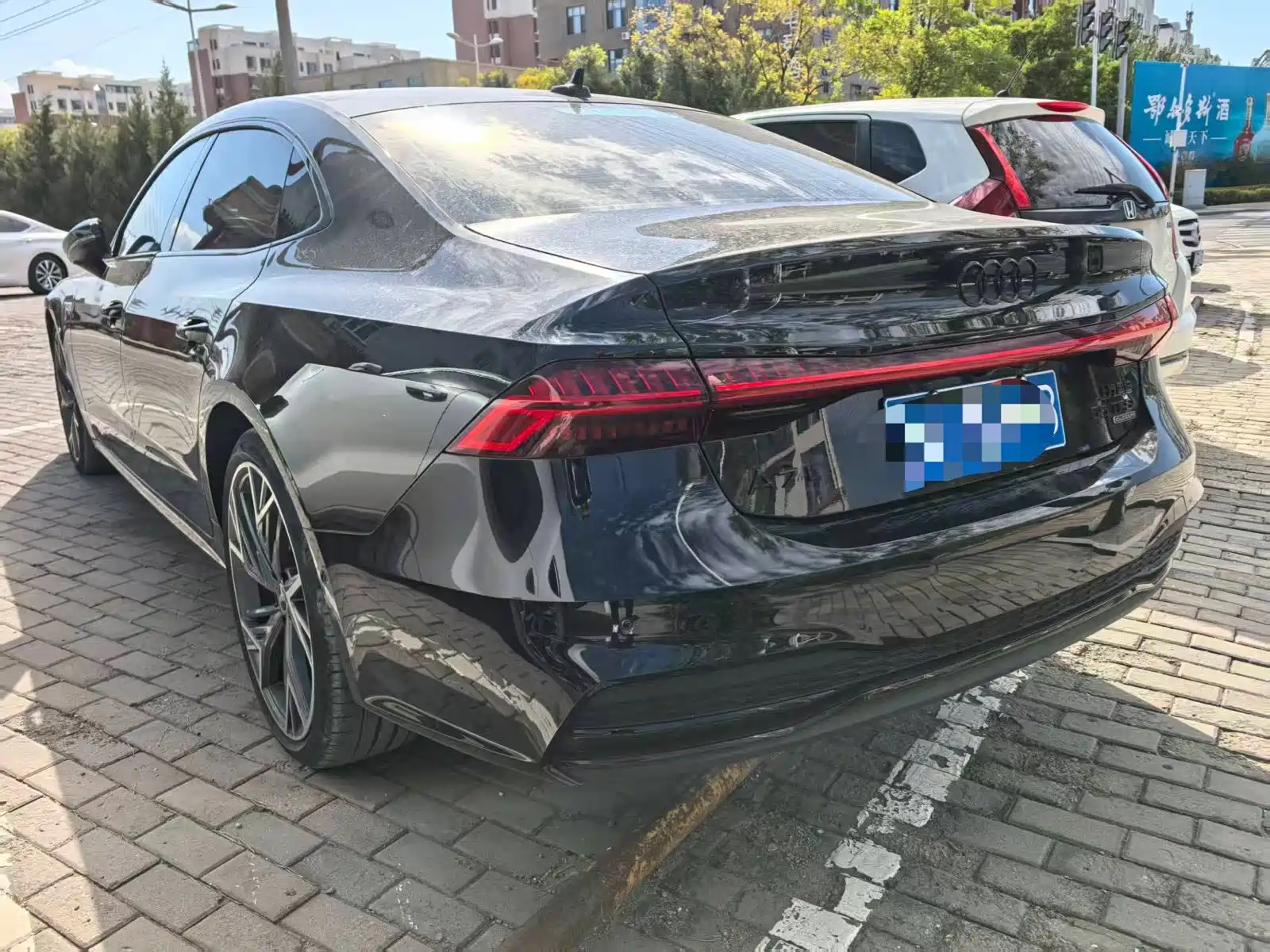 Photo 3 - Audi A7L