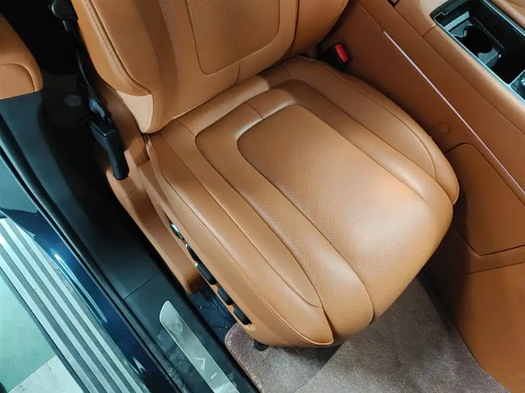 AITO Wenjie AITO M9 2025 Extended Range Ultra 52kWh 6-Seater фото 24