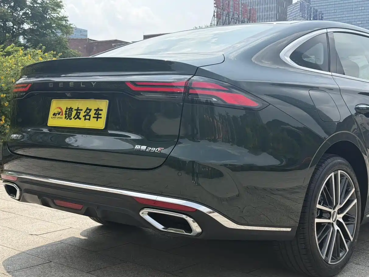 Фото 20 - Geely Emgrand