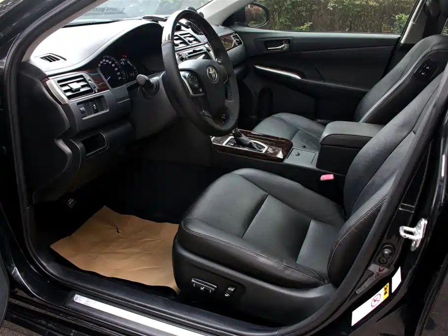 Toyota Camry 2016 2.0G 10th Anniversary Leading Edition фото 8