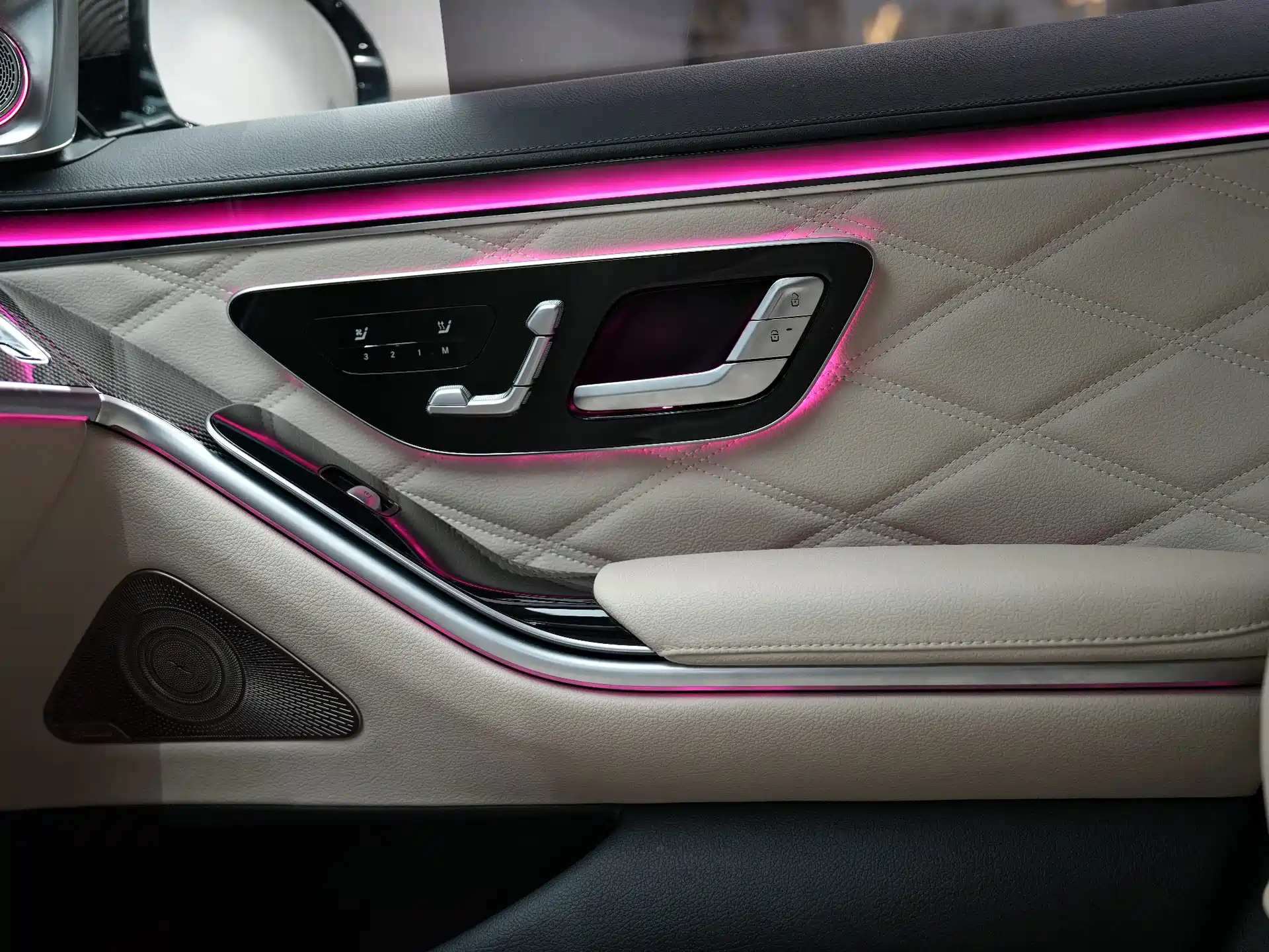 Фото 27 - Mercedes-Benz S-Class