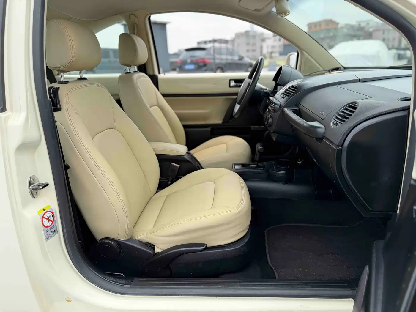 Volkswagen Beetle 2010 Model 1.6 AT фото 15