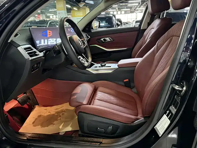 BMW 3 Series 2025 330Li M Sport Night Edition — фото 4