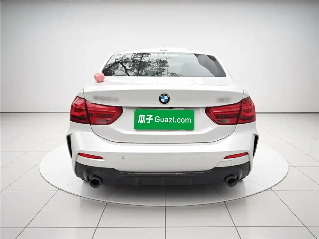 BMW 1 Series 2022 120i M Sport Shadow Edition фото 3