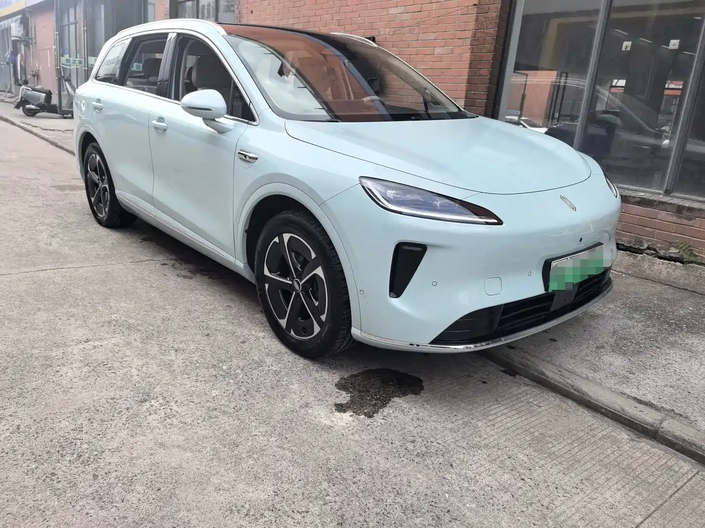 Фото 3 - Shangjie SUV