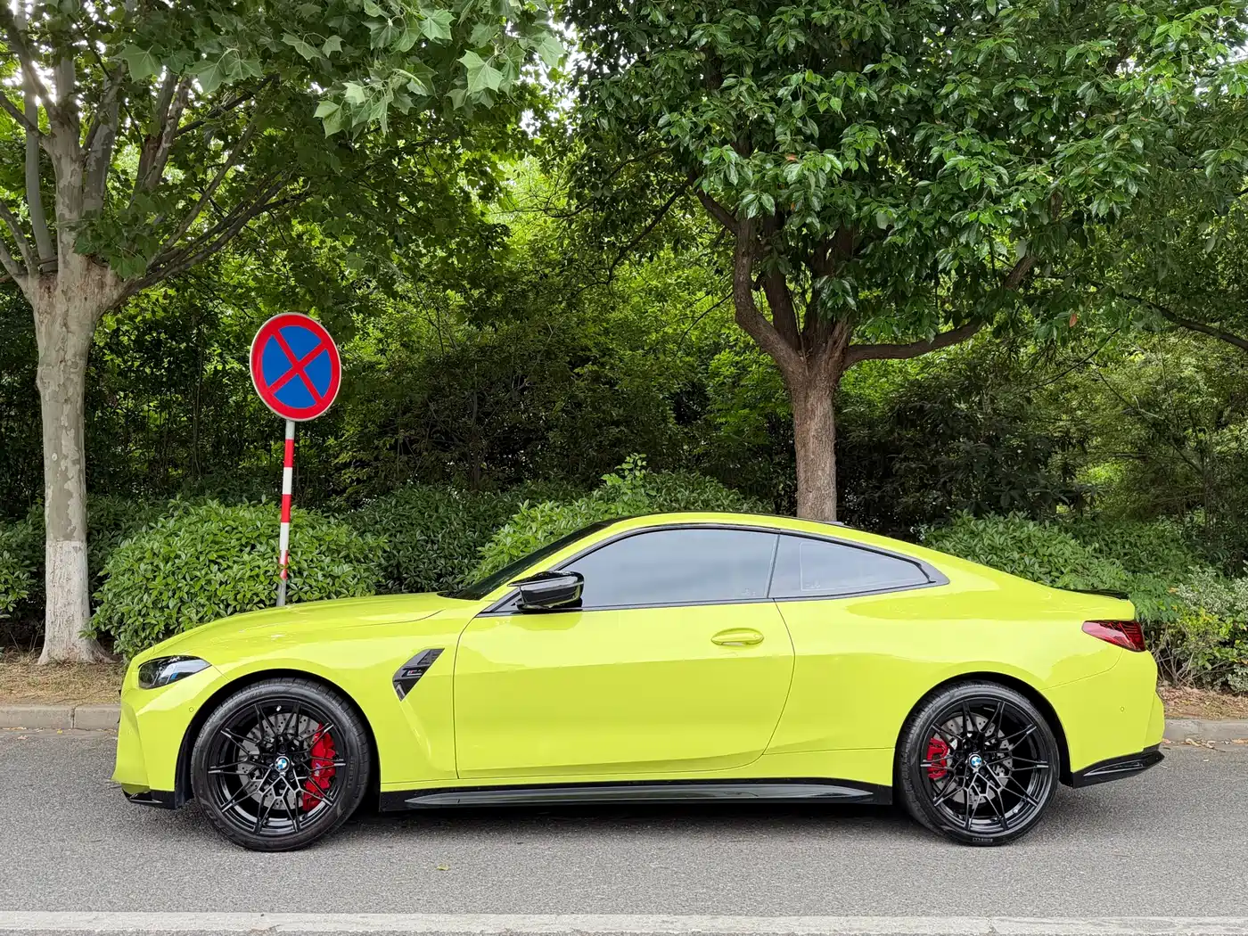BMW M4 2024 BMW M4 Coupe M xDrive Competition фото 3