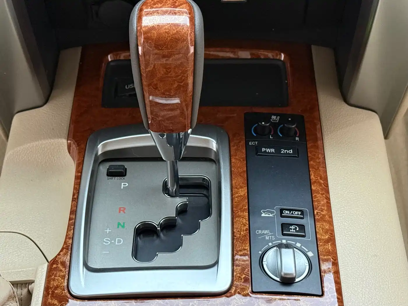 Toyota Land Cruiser 2012 4.6L Automatic VX-R фото 11