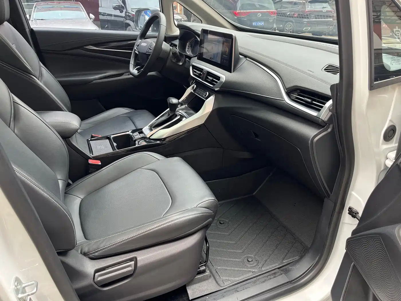 SAIC Maxus Maxus G50 2019 1.5T Automatic Luxury Edition China VI фото 8