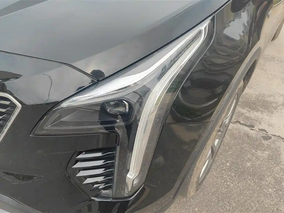 CADILLAC XT4
