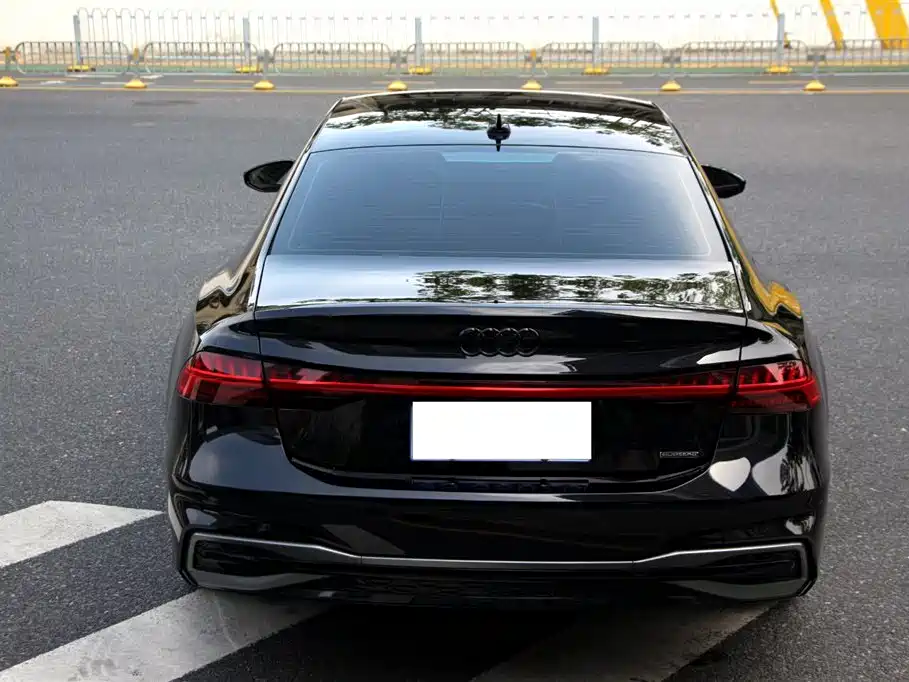 Audi A7L 2024 45 TFSI quattro S-line Black Warrior Edition фото 15