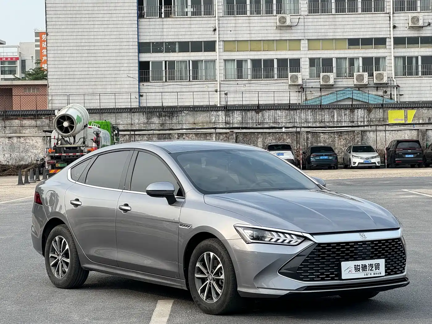 BYD Qin PLUS 2023 Champion Edition DM-i 55KM Leading фото 3