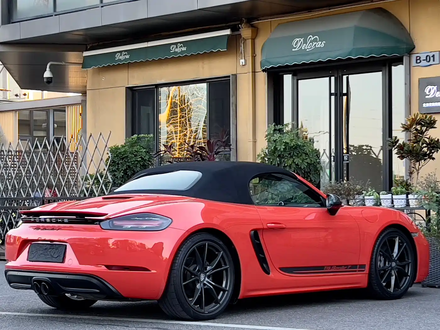 Porsche 718 2022 Boxster T 2.0T фото 4